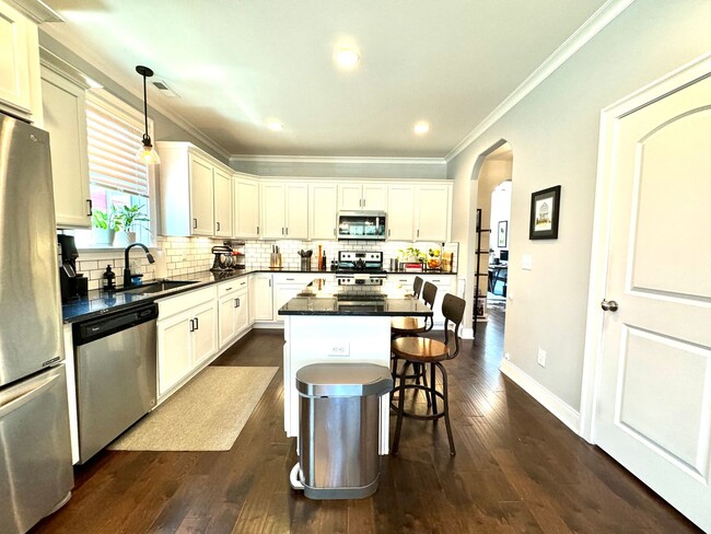 Building Photo - 3 Bedroom, 2.5 Bath Home w/ Fenced Yard and 2 Car Garage