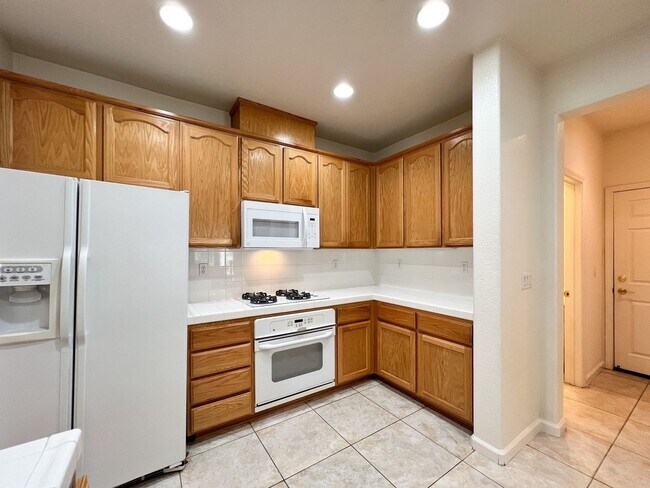 Building Photo - South Napa Three Bedroom House