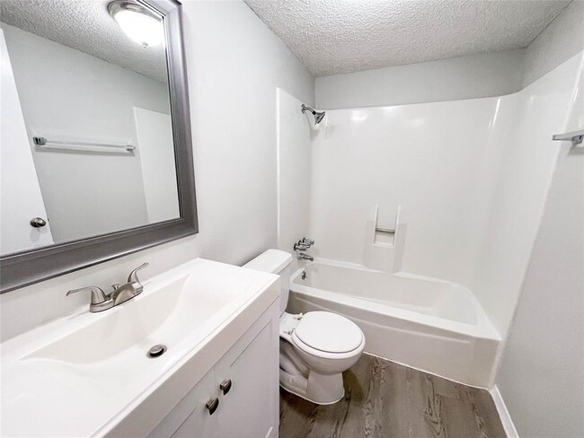 Building Photo - 8907 Parkfield Dr