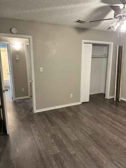 Building Photo - 137 S Las Vegas Trail