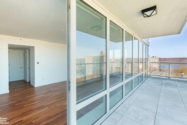 Building Photo - 640 W 237th St