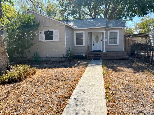 Building Photo - 414 Elmwood Dr