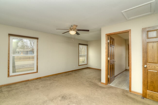 Building Photo - 1070 Center Dr