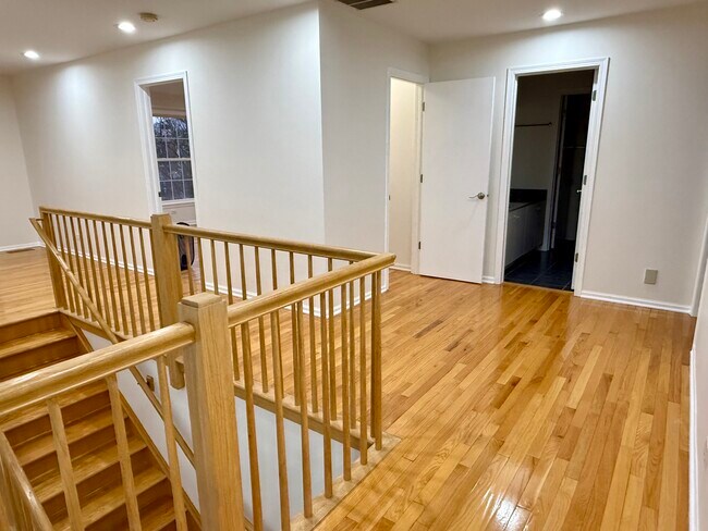 Building Photo - 362 Town Pl Cir