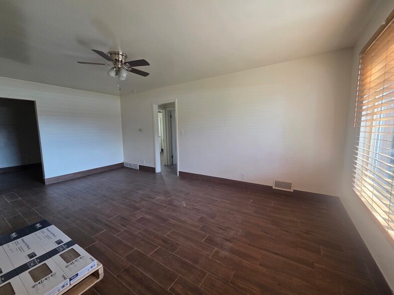 Building Photo - 395 W 1500 S