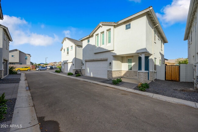 Building Photo - 9517 E Talon Ave