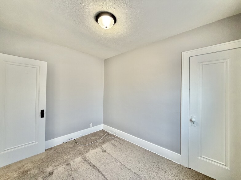 Building Photo - 1212 Center Ave