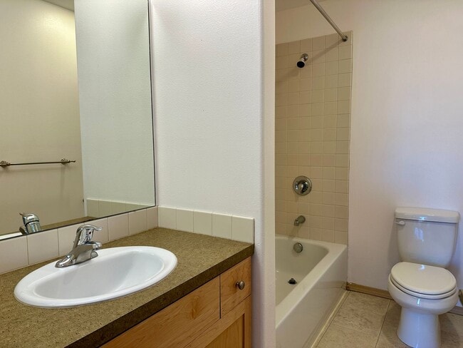 Building Photo - Wonderful Greenwood 2 Bed/2Bath