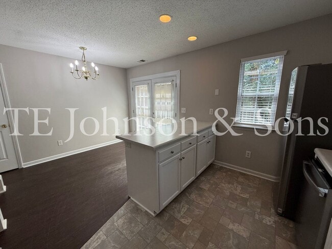 Building Photo - 3355 Kensington Pl