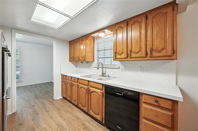 Building Photo - 1203 River Oaks Dr