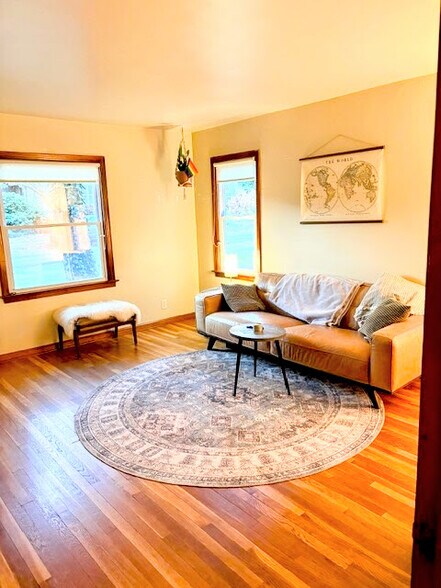 Building Photo - 211 Montgomery Ave