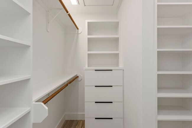 Building Photo - 2005 Portsmouth St