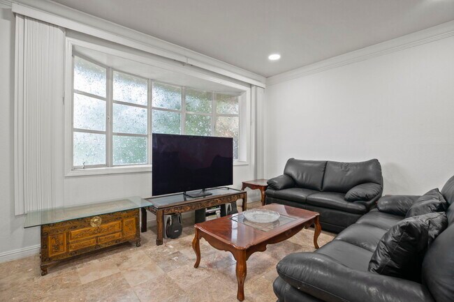 Building Photo - 142 Burgess Ct