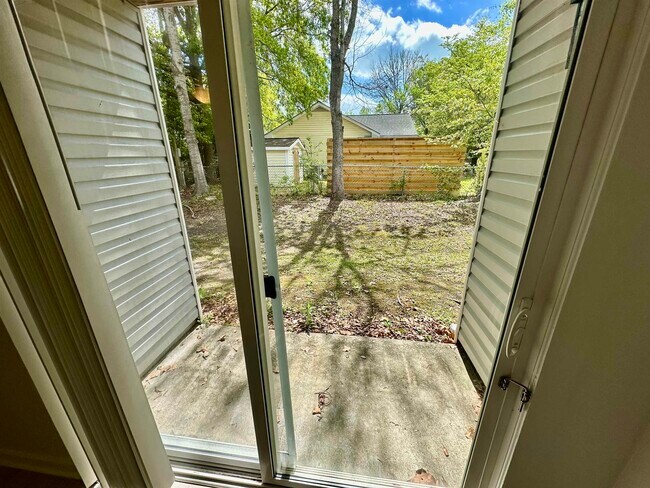 Building Photo - 400 Cambridge Cir