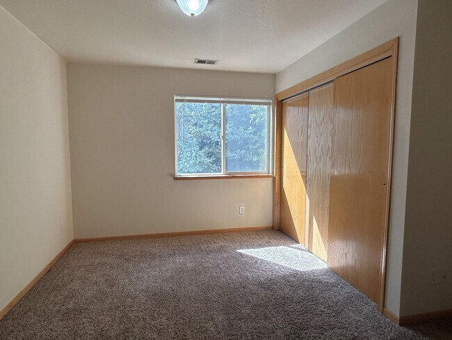 Building Photo - Spacious 2 Bedroom Greeley Condo - Available Now!