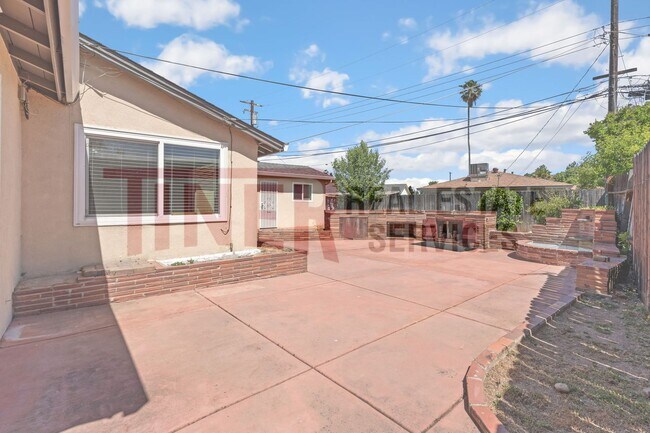 Building Photo - 3413 Windsor Dr