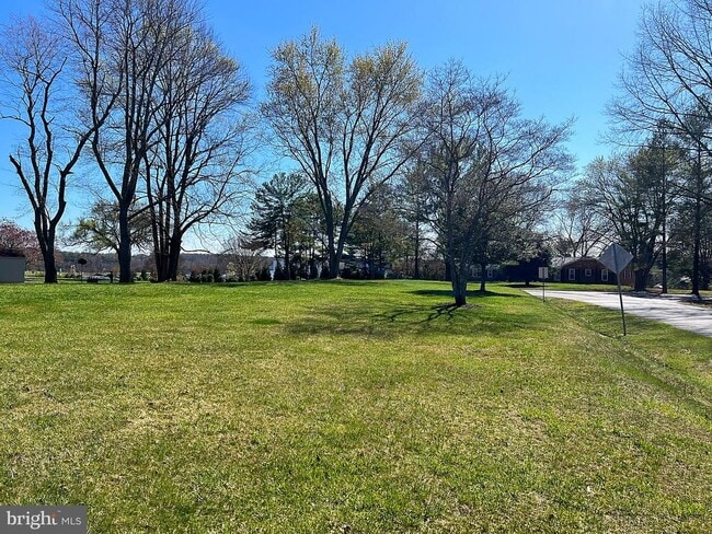 Building Photo - 17447 Pelham View Dr