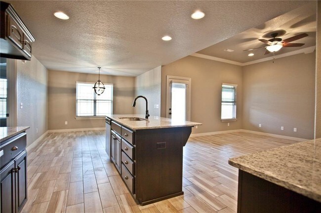 Building Photo - 728 NW 64th Ave