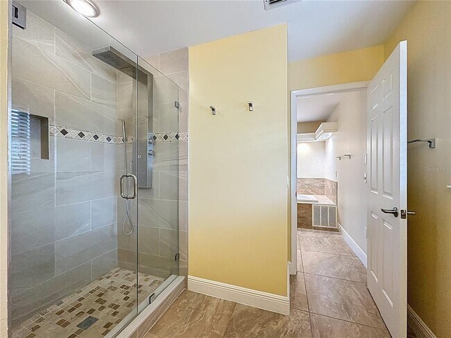 Building Photo - 6846 Lake View Dr