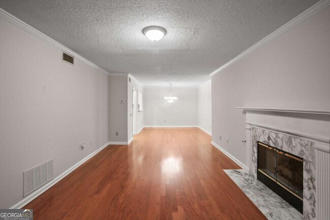 Primary Photo - 202 Peachtree Forest Dr