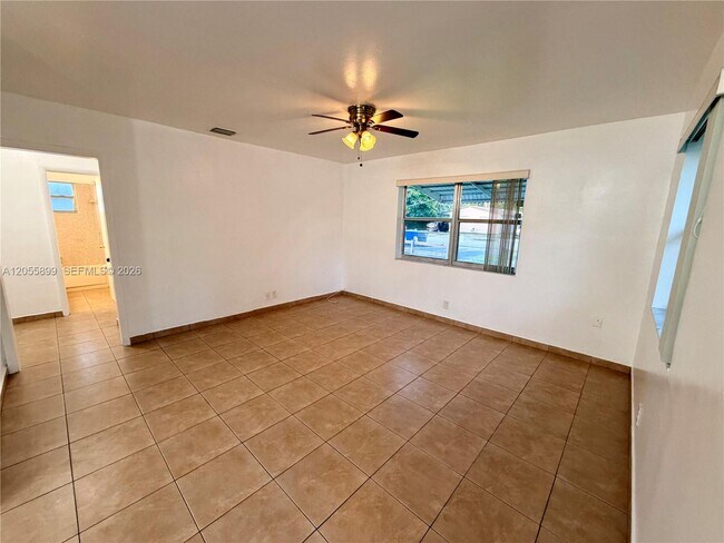 Building Photo - 1502 N 57th Terrace