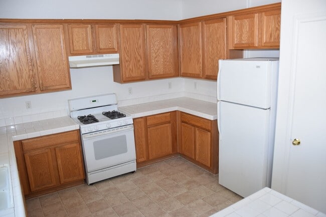 Building Photo - SPACIOUS AND ELEGANT TWO STORY HOME AT END...