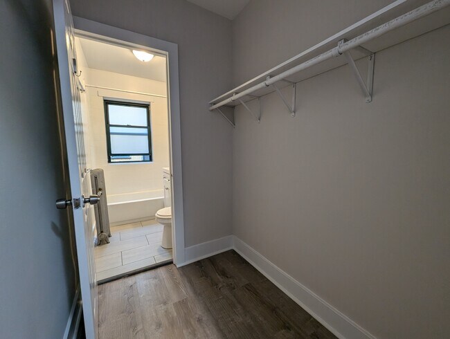 Building Photo - 1948 1/2 N Spaulding Ave