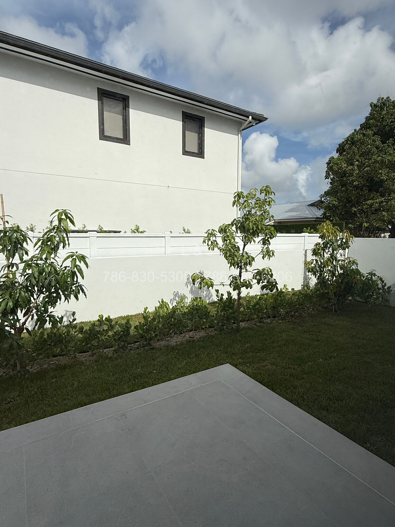 Building Photo - 920 SW 71st Ave