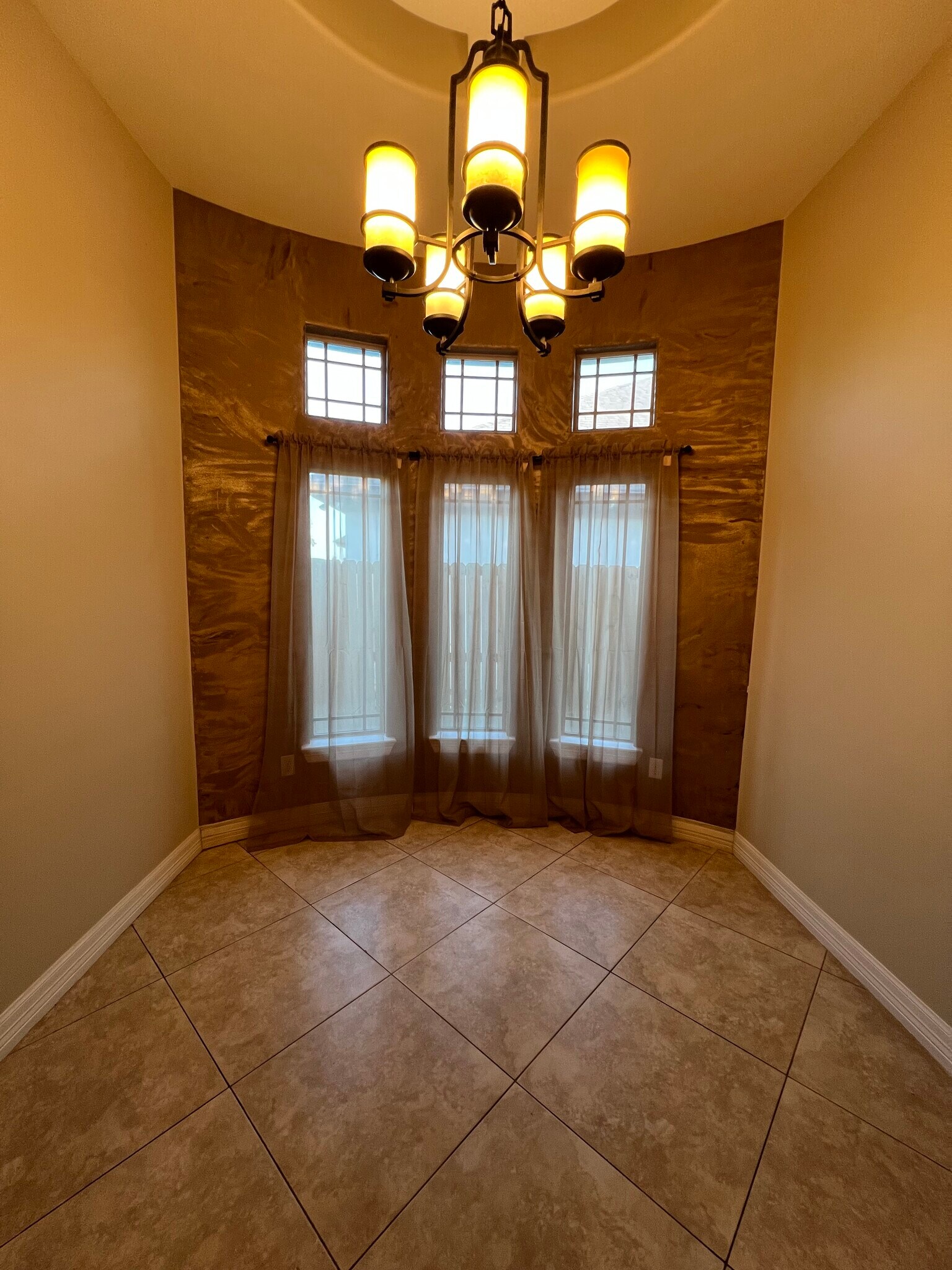 Building Photo - 2100 Rice Ave