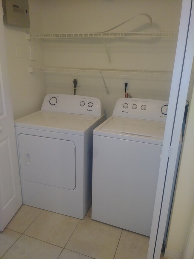 Building Photo - Bldg 8- Uni 206- Spacious 1bed/1bath-2nd f...