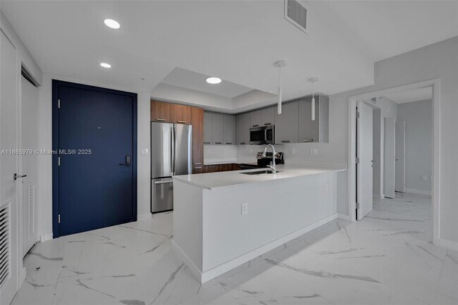 Building Photo - 840 NE 130th St