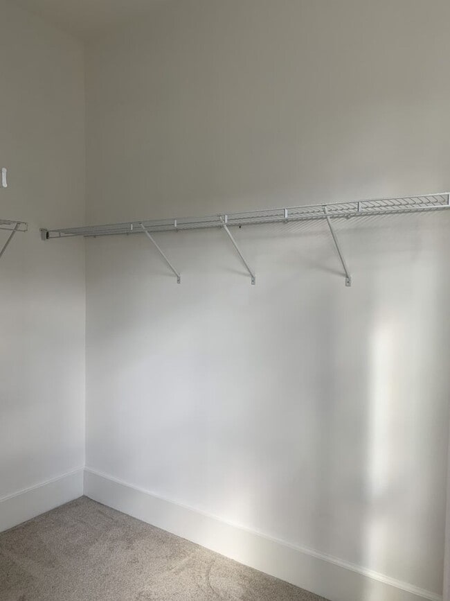 Building Photo - BEAUTIFUL TOWNHOMES IN MIDTOWN