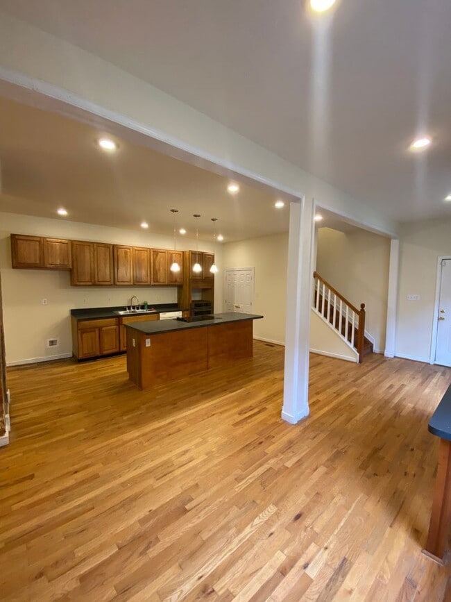 Building Photo - 1210 N 21st St