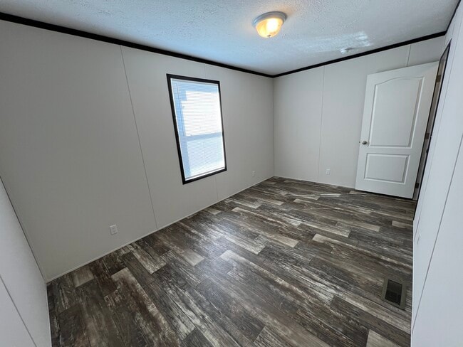 Building Photo - 38112 Ducharme Dr