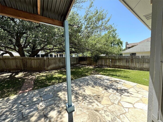 Building Photo - 8807 Splitarrow Dr