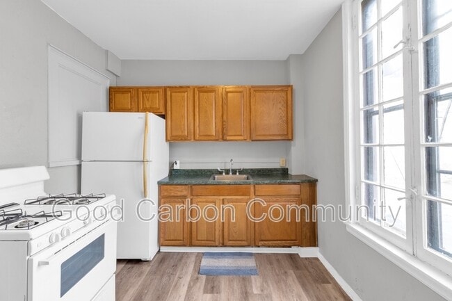 Building Photo - 328 Elmwood Ave