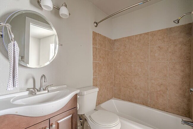 Building Photo - 2323 Arbor Pl