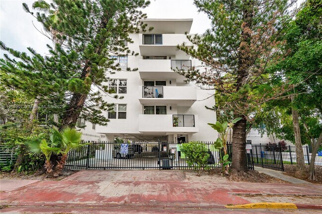 Building Photo - 631 Jefferson Ave