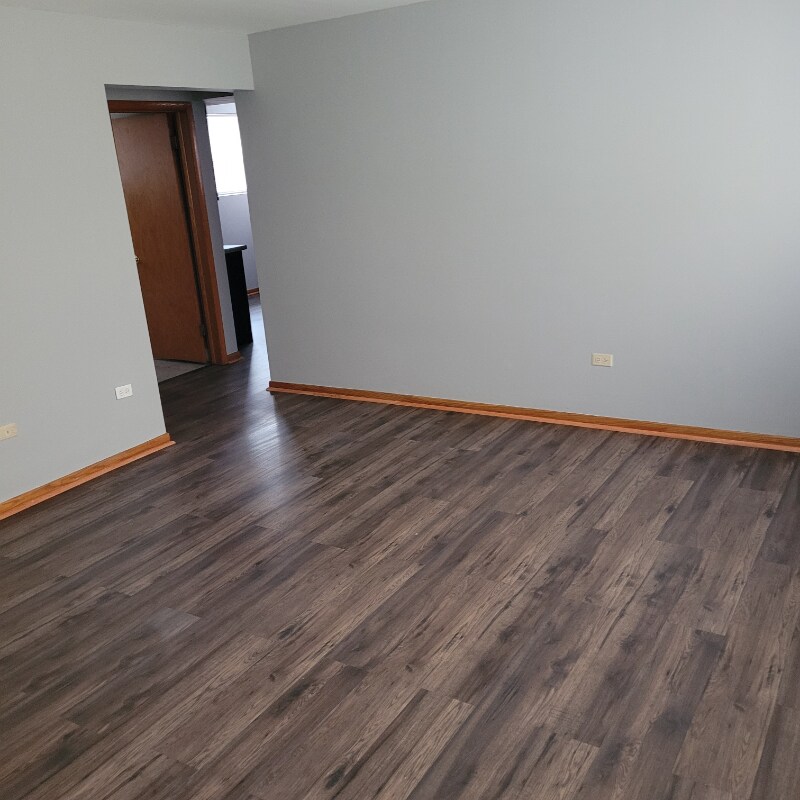 Building Photo - 6805 W Montrose Ave