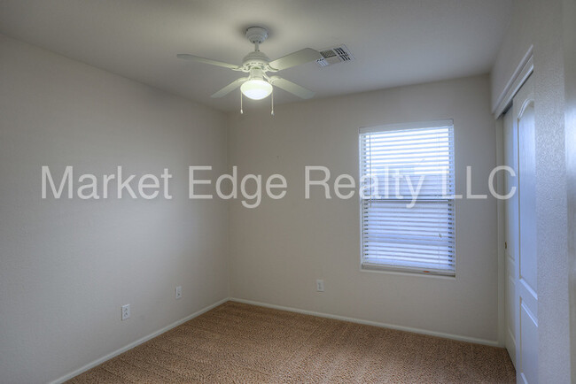 Building Photo - 3Bed/2Bath at Bell and Sarival! $399 MOVE-...