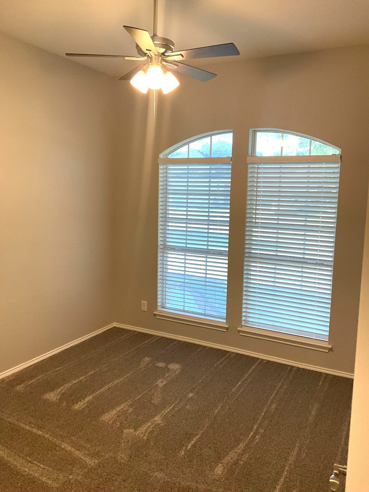 Building Photo - 708 Ridgehill Dr