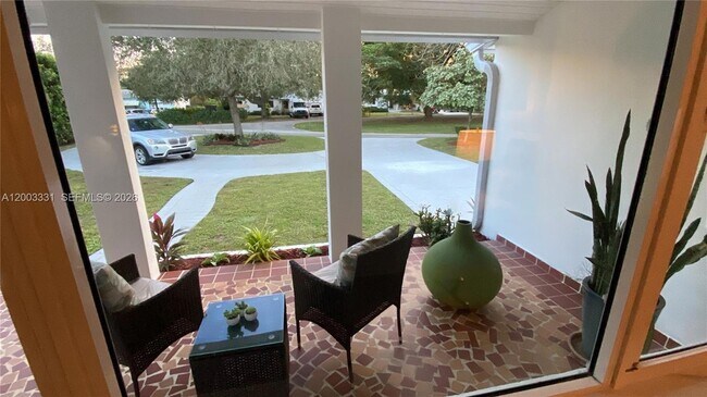 Building Photo - 951 NE 116th St