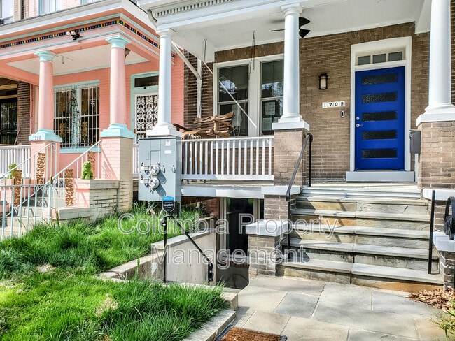 Building Photo - 1209 Lamont St NW