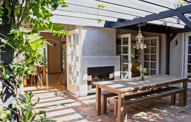 Building Photo - 8618 Appian Way