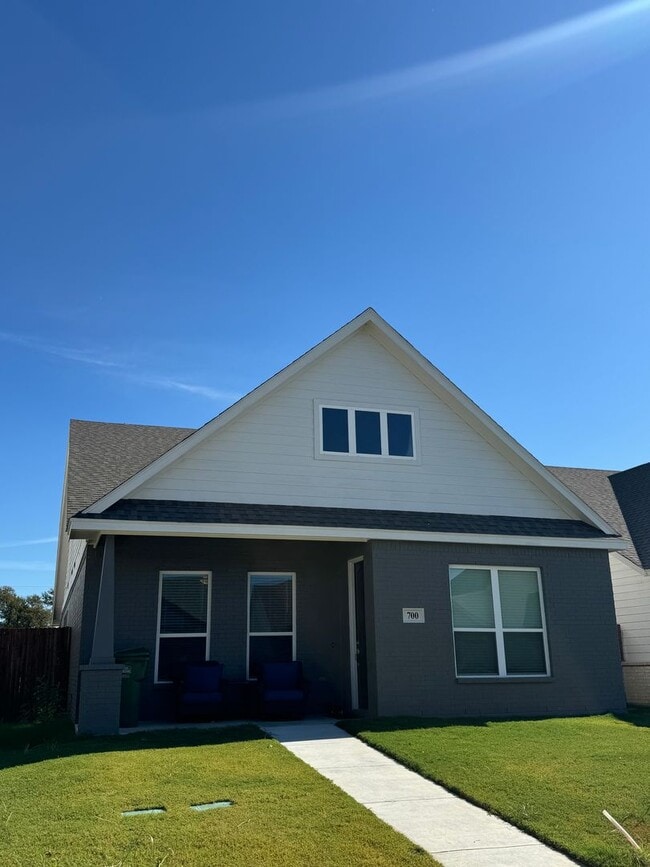 Building Photo - 3/2/2 Godley ISD + Pet Welcome Sprinklers - WALK IN SHOWER