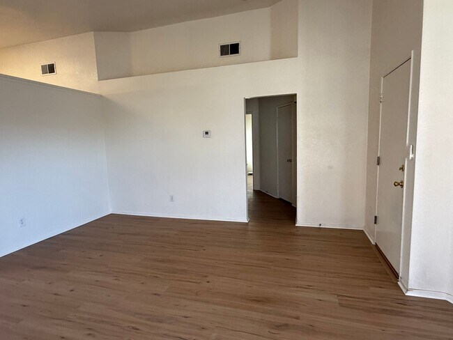 Building Photo - Victorville- Refurbished 2 Bedrooms 2 Bathrooms, New Laminate Floors