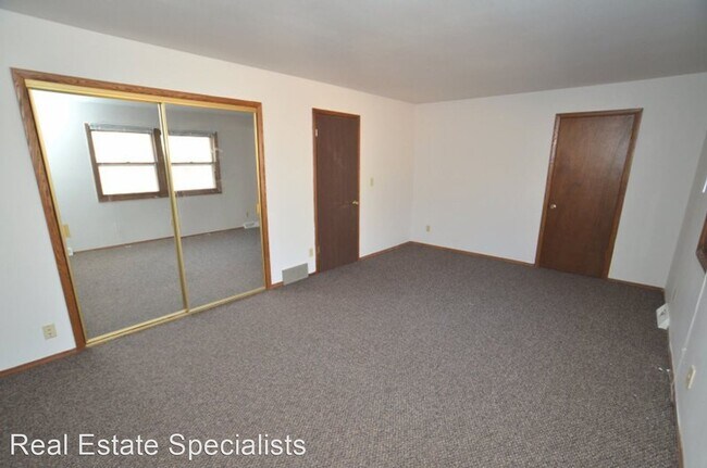 Building Photo - 609-667 Ridgeway Dr