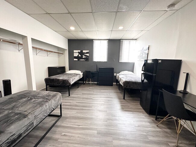 Building Photo - 832 Hilgard Ave