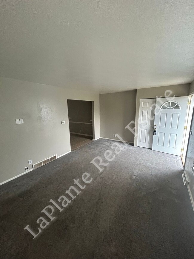 Building Photo - 1921 Northover Rd