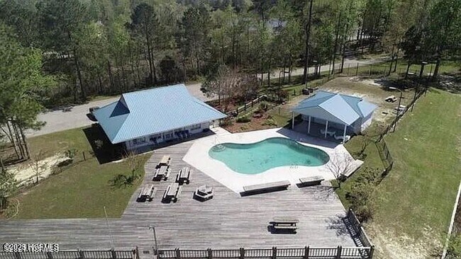 Building Photo - Beautiful New 4 Bedroom, 3 full bath plus ...